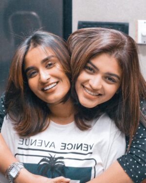Reshma Muralidharan Instagram - Girls ... do it for you 💇‍♀️ 
a self care is much needed❤️
@its_shabana_ 
...
@page3knk 
...
#friends #bff #love #haircut #haircolor #forever #2023 #instalife