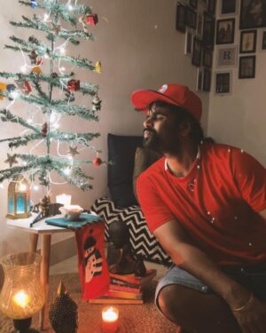 Reshma Muralidharan Instagram - SANTA BRO ON D way 🎄🎅🏻🎉🥂🎁🎈 

#mare #celebration #happiness #christmas #santa #gifts #winter #snow #love #peace #2022 … 🖤