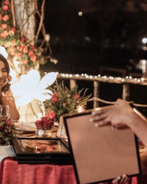 Reshma Muralidharan Instagram - More than i write you can see, feel my happiness in it .. 🙈🥹 thank you musee @madhanpandian 🖤  for this beautiful unexpected  dinner date surprise .. who doesn't love  a date 😉 ....
This place is where we got married and that was the most surprising thing 🙈🥹 .... lots and lots of love and hugs to you 💋 muah ... 
once again Thank you @sppgardens  you always give what we want and this beautiful idea you have came up with will make so many people happy in tears surprising their loved ones family friends ..😍❤️ once again thank you😊
And @jenovin_05 and his team did a great great job they gave us privacy and at the same time so many Beautiful pictures for memories 🥹❤️ thank you team
  Photography and video @crackjackphotography 
Location @sppgardens