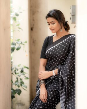 Reshma Muralidharan Instagram - If it's meant to be , it'll be 🖤 
..
Captured by my fav 📸 @camerasenthil
Organised by @rrajeshananda