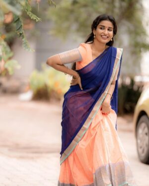 Reshma Muralidharan Instagram - Now don't ask me idupu valiya 😂🙏🏽 pleach

📸 @camerasenthil @rrajeshananda 
Half saree by @ivalinmabia