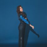 Rhea Chakraborty Instagram - Roses are Red Violets are Blue Let’s SMASH THE PATRIARCHY, Me and you. #indiatodayconclave2023 #rhenew Outfit: @thelabel.jenn 🤍 Makeup: @miimoglam Hair: @kimberlyychu 📸 : @rishabhkphotography