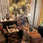 Rhea Kapoor Instagram - A very happy, sunny, fabulous, carefree Goa Diwali from us to you! Love Rhea, Karan, Sonam and Anand 🧿 Reporting live from the haus of @abujanisandeepkhosla @sonamkapoor and I are in @gulabobyabusandeep My stunning earrings are @dhora_india