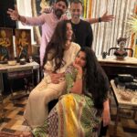 Rhea Kapoor Instagram - A very happy, sunny, fabulous, carefree Goa Diwali from us to you! Love Rhea, Karan, Sonam and Anand 🧿 Reporting live from the haus of @abujanisandeepkhosla @sonamkapoor and I are in @gulabobyabusandeep My stunning earrings are @dhora_india