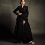 Rhea Kapoor Instagram - 🩰 Outfit : @huishanzhang Shoes : @jimmychoo Images : @thehouseofpixels Make up and hair : @namratasoni Styling : @rheakapoor @abhilashatd @manishamelwani Style Team : @sananver @niyatiij Jio World Plaza