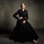 Rhea Kapoor Instagram - 🩰 Outfit : @huishanzhang Shoes : @jimmychoo Images : @thehouseofpixels Make up and hair : @namratasoni Styling : @rheakapoor @abhilashatd @manishamelwani Style Team : @sananver @niyatiij Jio World Plaza