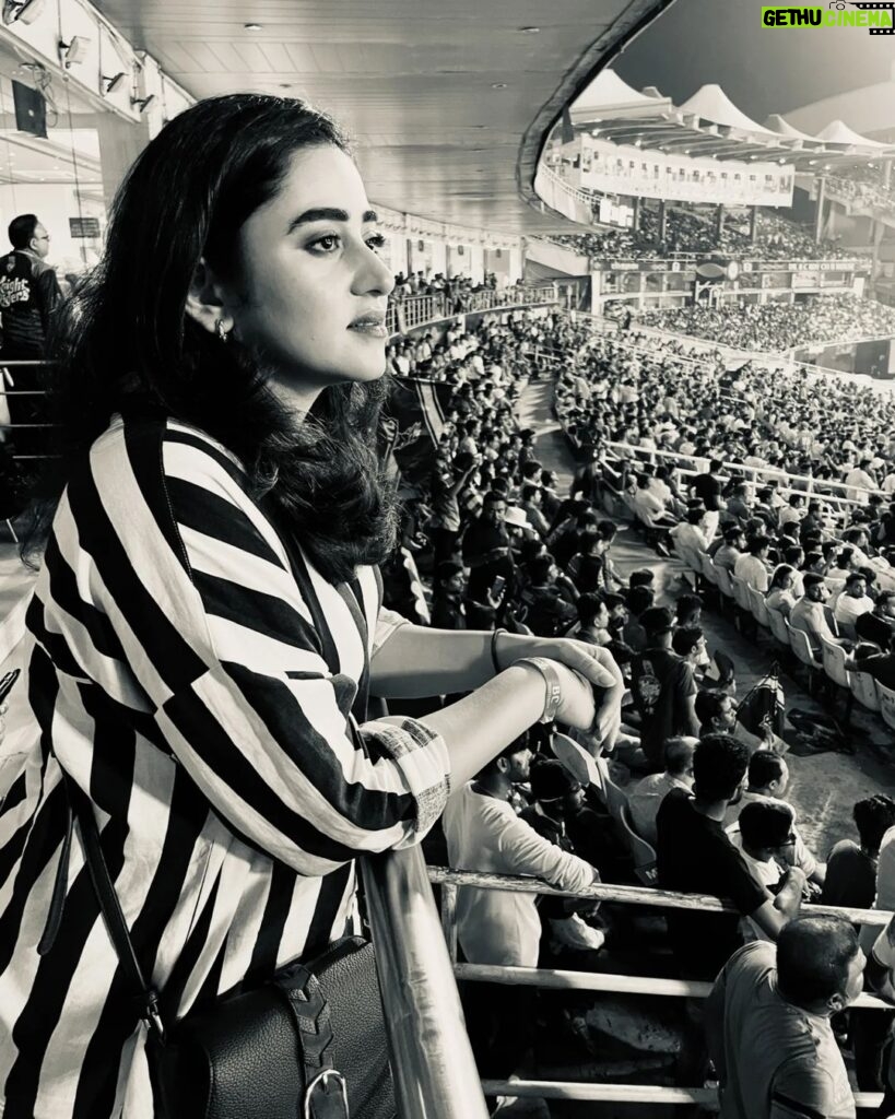 Ridhima Ghosh Instagram - She's classic - just like black and white 🖤 🤍 #monochrome #blackandwhite #throwback #matchday #edengardens 📷: @gauravchakrabarty Eden Gardens