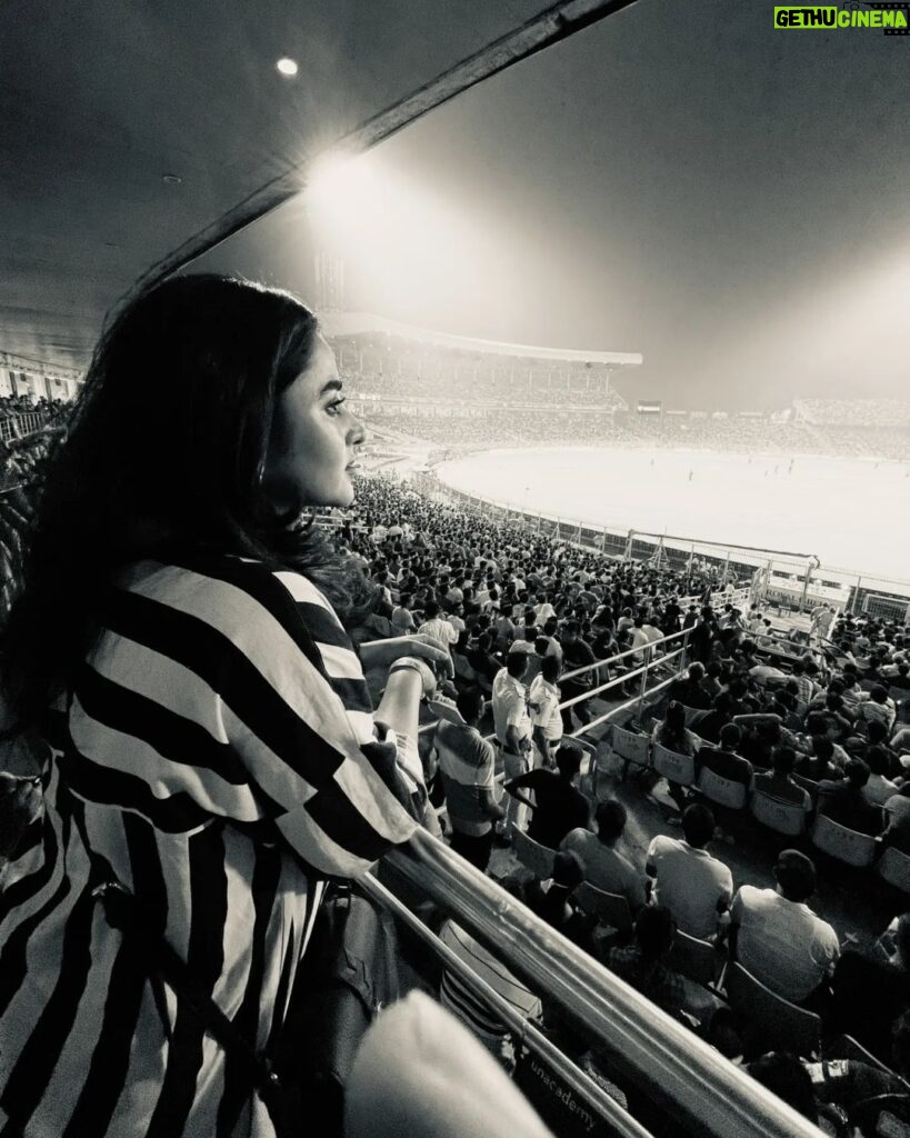 Ridhima Ghosh Instagram - She's classic - just like black and white 🖤 🤍 #monochrome #blackandwhite #throwback #matchday #edengardens 📷: @gauravchakrabarty Eden Gardens