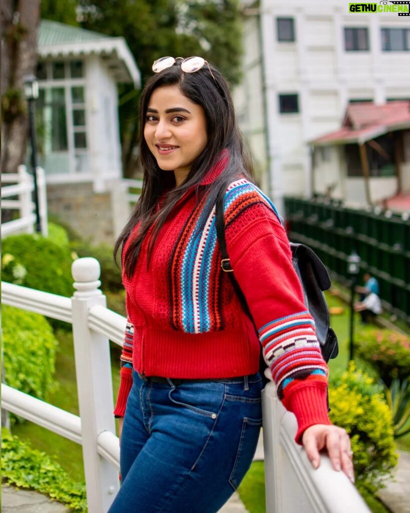 Ridhima Ghosh Instagram - Pregnancy craving - Sweater weather and Darjeeling! #throwback #sweaterweather #darjeeling #pregnancycravings 📷: @gauravchakrabarty