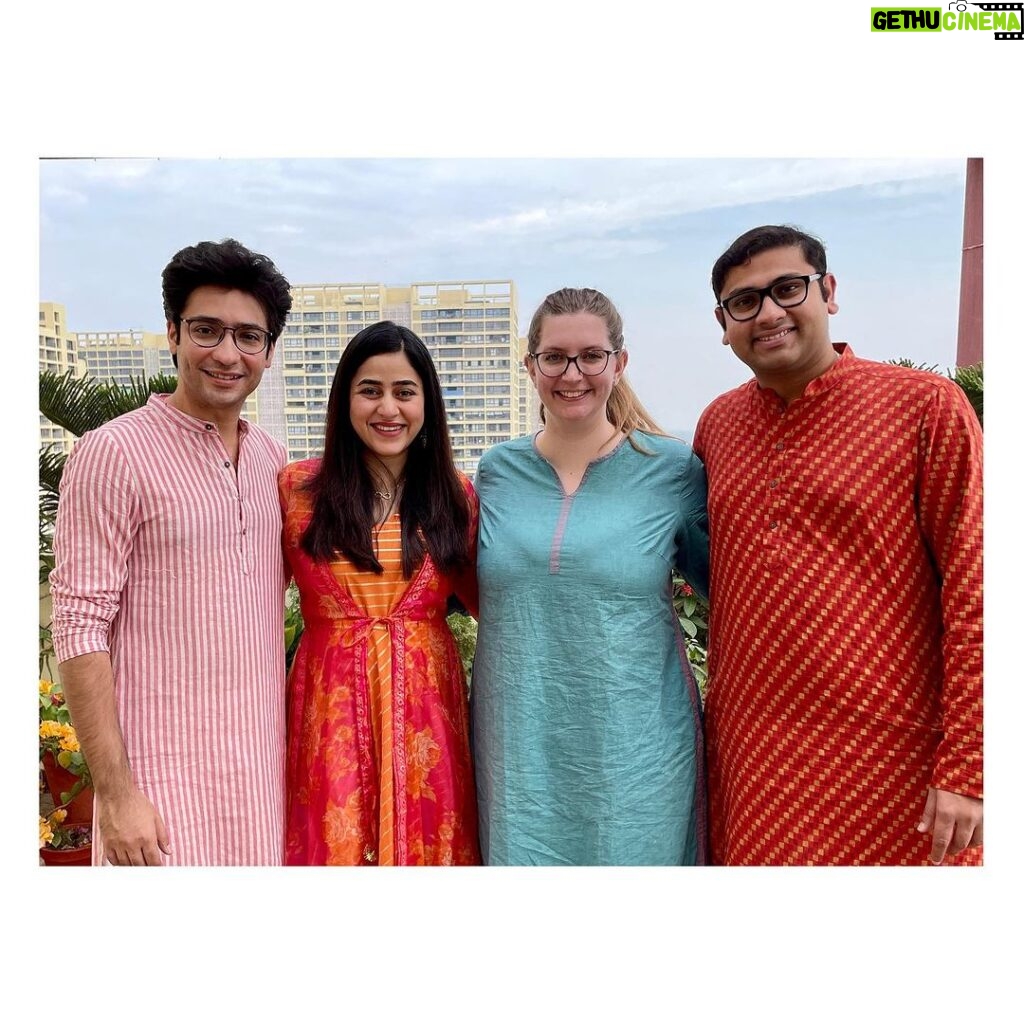 Ridhima Ghosh Instagram - Bhai Phota! ♥♥♥ @_abhishekghosh @gauravchakrabarty @amyshark96