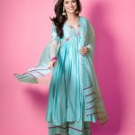 Ridhima Pandit Instagram - नज़ाकत 🩵🩷 . . . Outfit by @theaaryashop PR @vblitzcommunications Shot by @deepak_das_photography