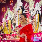 Ridhima Pandit Instagram - Shubh Navami.. this Navratri has been special for many reasons :) yesterday visiting Maa’s pandal and seeking her blessings was the absolute best 😌🙏.. Had kept this saree by @mintnoranges for a special occasion. Yesterday was just perfect 😇 adorned the look by my Mothers Temple jewelry 😌.. #indian #traditions #navratri #duggadugga #sareelover #templejewellery