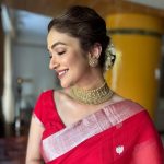 Ridhima Pandit Instagram - Shubh Navami.. this Navratri has been special for many reasons :) yesterday visiting Maa’s pandal and seeking her blessings was the absolute best 😌🙏.. Had kept this saree by @mintnoranges for a special occasion. Yesterday was just perfect 😇 adorned the look by my Mothers Temple jewelry 😌.. #indian #traditions #navratri #duggadugga #sareelover #templejewellery