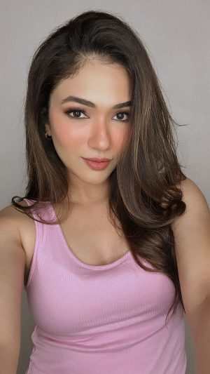 Ridhima Pandit Instagram - Arre par itnaaa holleee??? Kya aapki bhi yahi samasya hai!? #reelswithridz