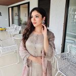 Ridhima Pandit Instagram - Festive SZN ✨💫 . . . Wearing @labelvarsha PR @_anushkapuri_ . . . #ganpatibappamorya #indian #festivewear Mumbai, Maharashtra