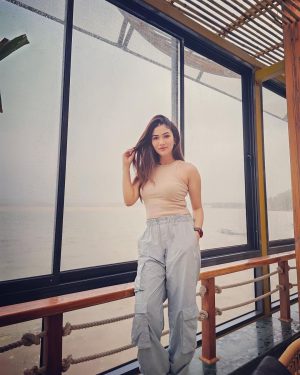 Ridhima Pandit Instagram - New beginnings.. same old me but better 💪🏻😌