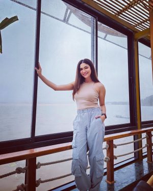 Ridhima Pandit Instagram - New beginnings.. same old me but better 💪🏻😌