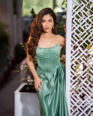 Ridhima Pandit Instagram - Principessa ✨✨✨
.
.
.

Shot by @nikhil.p.sawant
Styled by @krishi1606
Wearing a custom creation by @priyanshiij_
Accessories @milsilaccessories
Makeup: @mua_blissvinali
Hair: @makeupby.apurva
.
.
.
.
#ridhimapandit #reelswithridz #sweetlikecinnamon