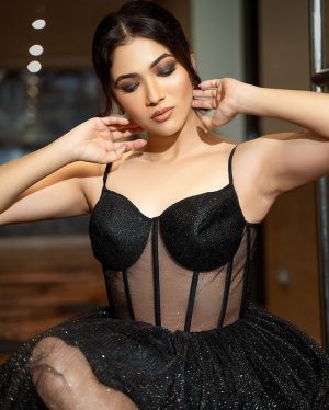 Ridhima Pandit Instagram - Once upon a time, Tinkerbell decided to wear black and sprinkle some pixie dust and mischief wherever she went🧚🏼✨✨💫
.
.
.
Shot by @nikhil.p.sawant
Styled by @krishi1606
Outfit @the_details_matter_
Accessories @milsilaccessories 
Makeup: @mua_blissvinali
Hair: @makeupby.apurva
Location Courtesy @goldfinchmumbai
.
.
.
.
#december  #tinkerbell #disney
