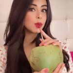 Ritika Badiani Instagram - Come Check How I Keep Myself Hydrated All Day 💁🏻‍♀️ #RitsBadiani #RitikaBadiani #Summer #KeepYourselfHydrated