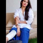 Ritika Badiani Instagram - Dard Mein Bhi Yeh Lab, Muskura Jaate Hai, Aapke Dm’s aur Comments Jab Bhi Aa Jate Hai. ♥️ #RitsBadiani #RitikaBadiani #KneeCapDislocated #LigamentTear #Plaster