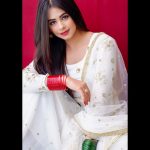 Ritika Badiani Instagram - Socha likhoon kuch , Dil mein jo hai baatien kuch, Poonch loon aapse sawal kuch, Kya karte ho humse pyaar sach much? -RB ♥️ #RitsBadiani #RitikaBadiani