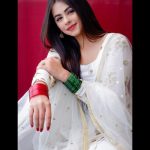 Ritika Badiani Instagram - Socha likhoon kuch , Dil mein jo hai baatien kuch, Poonch loon aapse sawal kuch, Kya karte ho humse pyaar sach much? -RB ♥️ #RitsBadiani #RitikaBadiani