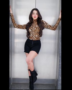 Ritika Badiani Instagram - 🖤