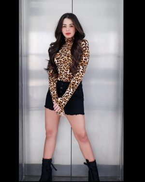 Ritika Badiani Instagram - 🖤