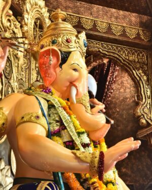 Ritika Shrotri Instagram - Had the privilege of visiting Lalbaug cha raja & Ganesh Gulli bappa for DEAR LOTTERY campaign! 
Get your ticket now & get a chance to win exciting prizes!

@rajeshmadan1
@anand.mavani.9
@mohsinkhancinema 
@dearlotteries

Styled by @sajiriiiii 

#ad #campaign #government #lottery #dearlottery