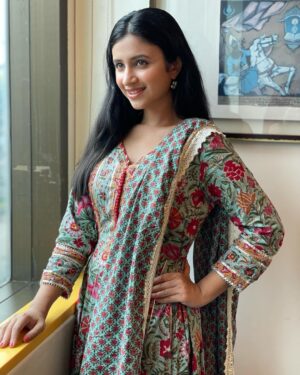Ritika Shrotri Instagram - Felt cute. Won’t delete later 

#photooftheday #ethnic #traditional #smile #fashion #outfit