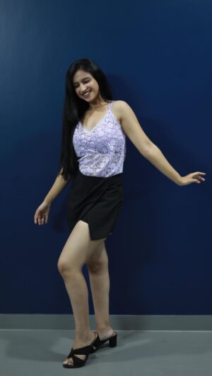 Ritika Shrotri Instagram - Little late but थेट 

#grooving #trending #reelitfeelit #dance #dancereels #mygroove