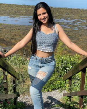 Ritika Shrotri Instagram - Soaking ☀️ 
#photooftheday #nofilter #sun #edinburgh