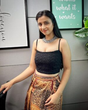 Ritika Shrotri Instagram - ✨
Outfit @fragrance_designs 

#photooftheday #indowestern #outfit #instagram
