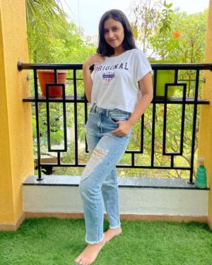 Ritika Shrotri Instagram - Summer vibes 🌻

#photooftheday #casual #summer #instagram #denim #outfit #just
