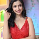 Ritika Shrotri Instagram - Red flag personified 🧛🏻‍♀️ #red #photooftheday #shimmer #fashion