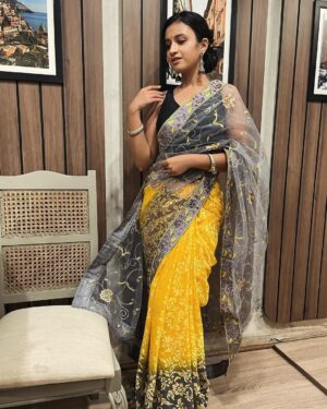 Ritika Shrotri Instagram - Mom’s saree 💛 

#saree #traditional #simple #outfit #promotions