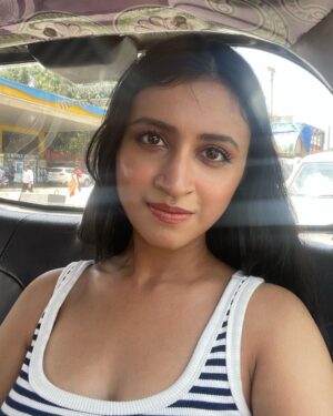 Ritika Shrotri Instagram - Mumbai aur traffic 🙈

#photooftheday #taxi #selfie #instagram