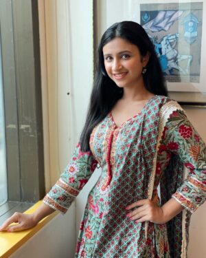 Ritika Shrotri Instagram - Felt cute. Won’t delete later 

#photooftheday #ethnic #traditional #smile #fashion #outfit