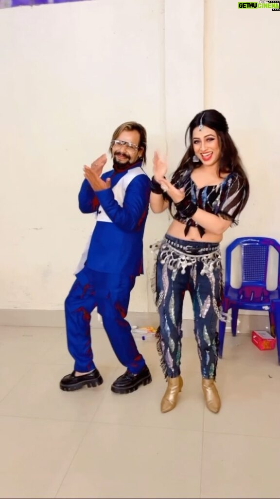 Riya Dey Instagram - Rangalata hook step with my all time favourite designer @mahendrabaral_official the man who designed all 3 costume so glamorous & made me look gorgeous..love you litu bhai🫶🏻❤️😍🔥🥰 Get ready to witness the most awaited dussehra release #kataksesharuarambha at your nearest theatres on this October 20th..all my best wishes to the entire team ✌🏻🔥❤️🫶🏻 #rangalata #trending #trendingreels #viral #viralvideos #viralreels #odiasong #odiareels #kataksesharuarambha #ghoghahabadussehrare #actress #riyadey Cuttack, Orissa