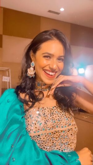 Riyaa Subodh Instagram - Sajan sajan 🫶🏼🤩 
.
.
.
.
#reelitfeelit #reelkarofeelkaro #reels #reelsinstagram #reelsvideo #shoot