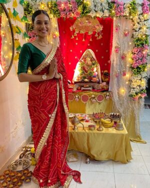 Riyaa Subodh Instagram - 1/9/2022 #ganpatibappamorya 🙏🏼

ईश्वर से यही प्रार्थना की मोह-माया से दूर रखे और हर जीव को मानसिकरूप से स्वस्थता प्रदान करे एवं बुरी नज़र से बचाए। 🙏🏼 🌺 

ॐ लंबोदराय नमः । ॐ विघ्नहरताय नमः।

#ganpati #thankyougod