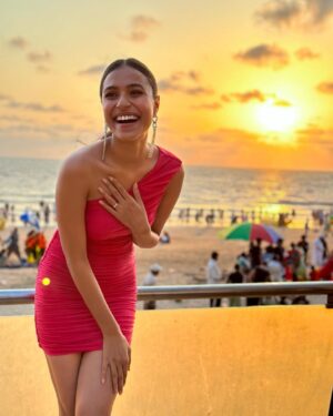 Riyaa Subodh Instagram - Thank you so much to each one of you who made an effort to make my birthday memorable and beautiful. 
One love 💗 ♾️ 
.
.
.
.
#23may #happyme #summervibes #beachvibes #me #blessed #thankyougod