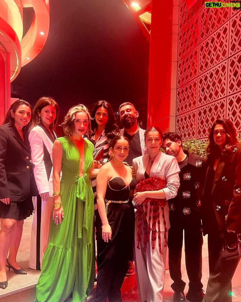 Roshni Chopra Instagram - ‘What a Wow’ night 💥❤️ the opening of @jioworldplaza changes the landscape of luxury retail in India , it’s a BIG moment and I’m so happy to be a part and witness to it 😍 thank you @_iiishmagish for a magical night & for bringing the best of Indian and international fashion under one roof 🫶 Wearing @reik.studio Make up @aafreenmakeupandhair #jioworldplaza