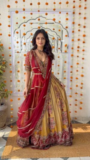 Roshni Chopra Instagram - Dupatta Drapes you just HAVE to try 🫶 #ROVIVE FESTIVE ✨ 💕🌻 
Wearing this beautiful lehenga by @kalista.official 
@dipublicrelations 
Draping Indian festive wear #indianwedding #indiandesigners #lehenga lehenga love