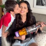 Roshni Chopra Instagram – 🏡#Rohome Diwali Cleaning has started in full swing – we took the DysonV12S detect slim Submarine for a test drive and I’m blown away by the new #WetandDry feature!! 
A GREAT investment for any home 🫶

@dyson_india #dysonindia #dysonv12 gifted