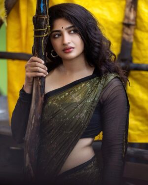 Roshni Prakash Instagram - It’s her time 🐝

P.C : @arunprasath_photography ✨