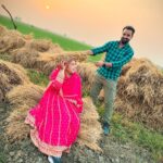 Saba Ibrahim Instagram - Kinna sona des hai mera ❤️ #maudaha 🇮🇳 . . . #sabaibrahim#khalidniaz#sabakajahaan#maudaha#farms#farmhouse Maudaha u.p. India