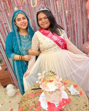 Saba Ibrahim Instagram - Rizzuuu ka Birthday ❤️🎉
.
 .
Love u Riza , u are my support system.. ❤️
Thank you for everything 🤗
.
.
.
.
#sabaibrahim#sabakajahaan#rizakabirthday#celebration#sisterslove#sistersbirthday