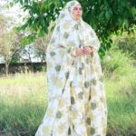 Saba Ibrahim Instagram - Namaz dress from - @ana.apparels 🧕🏻 ANA is a one stop shop for all your modestwear needs. Get your Namaz dupattas /Abayas customised with @ana.apparels, according to your size, color and design preference . . . #sabaibrahim#sabakajahaan#ana#anaapparels